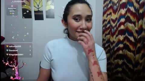 Snapshot of isa_bella___ chatting on 09.18.25 Isa online show from 09.18.25