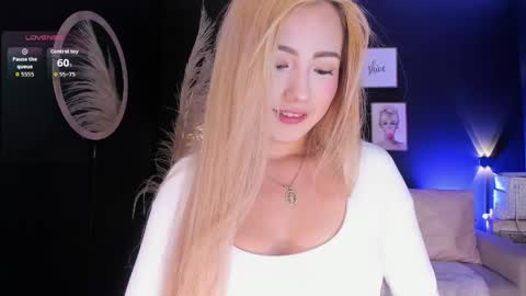 Snapshot of isa_cortes_ chatting on 05.16.26 Isa Cortes online show from 05.16.26