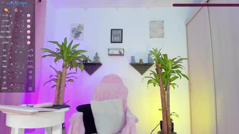 Snapshot of isa_greey chatting on 03.10.25 isabella online show from 03.10.25