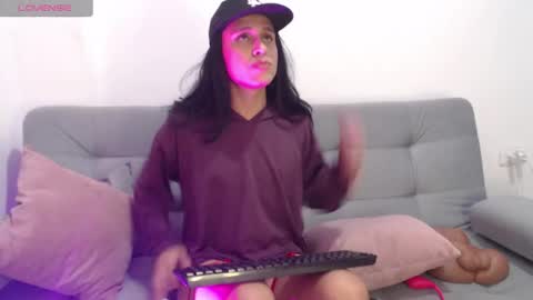 Isabella Hall online show from 03.06.25