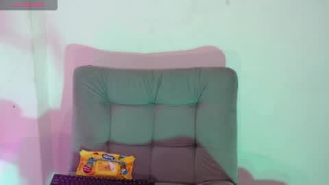 Isabella Hall online show from 04.11.26