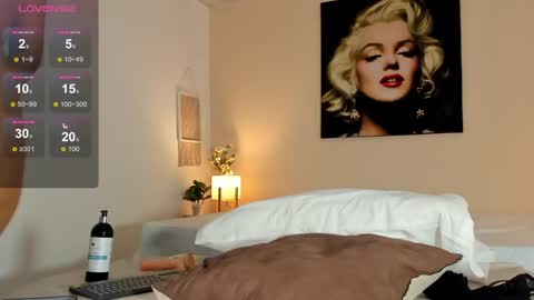 Snapshot of isa_jonness_ chatting on 12.31.24 oIssaJonneso online show from 12.31.24