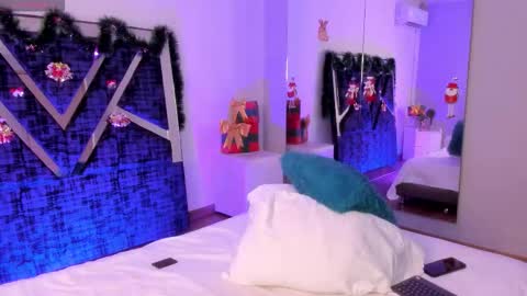 oIssaJonneso online show from 12.14.25