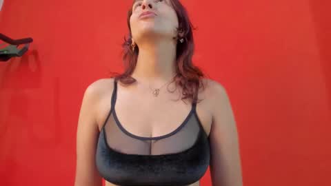 Snapshot of isa_kis_1 chatting on 02.12.25 Isabella online show from 02.12.25