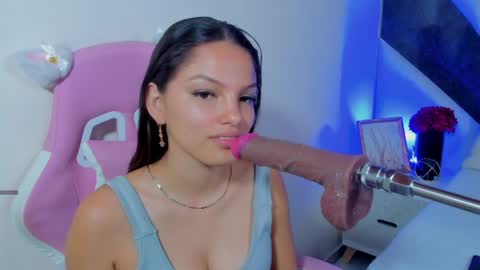 Snapshot of isa_kolins chatting on 04.08.26 isa_kolins online show from 04.08.26