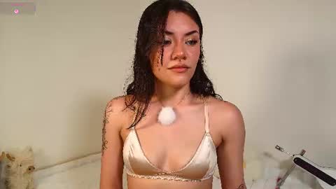 Snapshot of isa_laurentt chatting on 06.25.26 Isabella Laurentt online show from 06.25.26