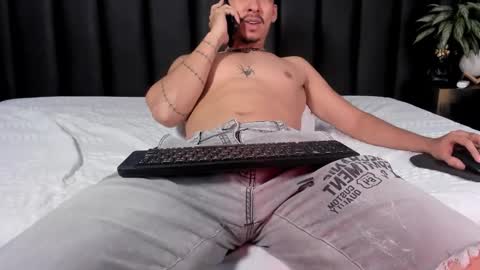 isaac_cryston online show from 01.12.26