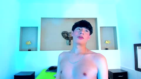 Snapshot of isaac_kurtt chatting on 11.05.25 Isaac Kurtt online show from 11.05.25