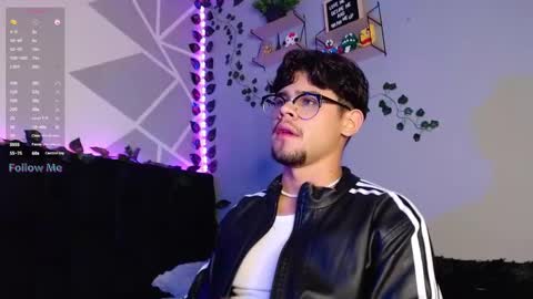 Snapshot of isaac_saenz chatting on 12.02.24 Isaac Saenz. online show from 12.02.24