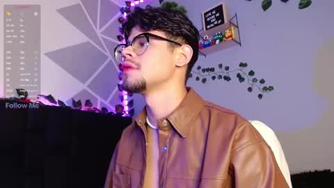 Snapshot of isaac_saenz chatting on 12.03.24 Isaac Saenz. online show from 12.03.24