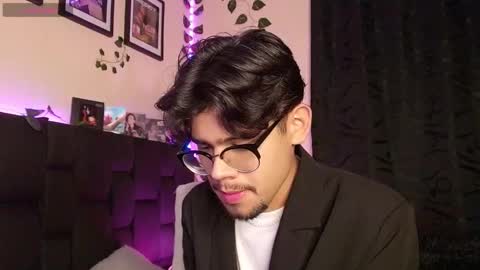 Snapshot of isaac_saenz chatting on 01.30.25 Isaac Saenz. online show from 01.30.25