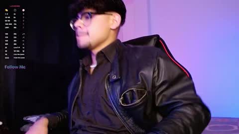 Snapshot of isaac_saenz chatting on 10.28.25 Isaac Saenz. online show from 10.28.25