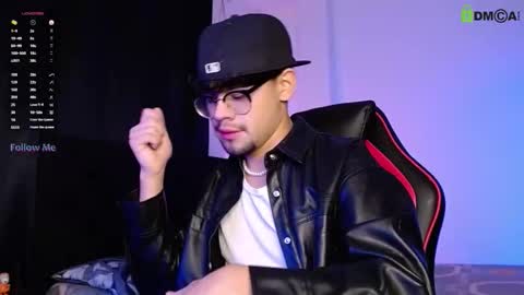 Snapshot of isaac_saenz chatting on 11.01.25 Isaac Saenz. online show from 11.01.25