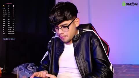 Snapshot of isaac_saenz chatting on 11.08.25 Isaac Saenz. online show from 11.08.25