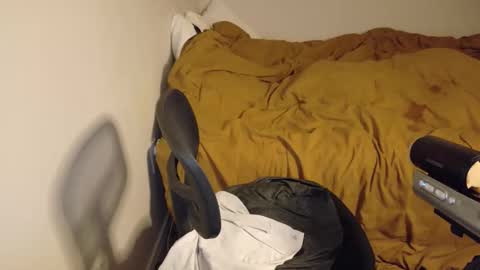 Snapshot of isaac_sheffield chatting on 12.21.25 isaac online show from 12.21.25