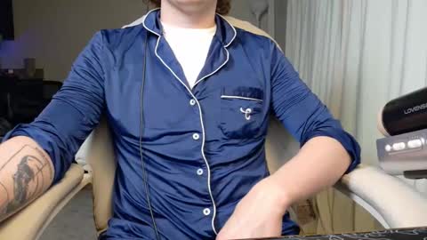 Snapshot of isaac_sheffield chatting on 05.23.26 isaac online show from 05.23.26