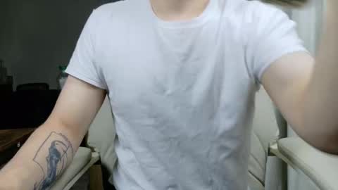 Snapshot of isaac_sheffield chatting on 06.08.26 isaac online show from 06.08.26