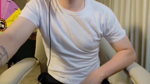 Snapshot of isaac_sheffield chatting on 07.03.26 isaac online show from 07.03.26