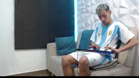 Snapshot of isaac_tan chatting on 09.20.25 Isaac tan online show from 09.20.25