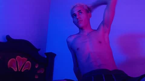 Snapshot of isaaclatino chatting on 01.22.25 isaac online show from 01.22.25