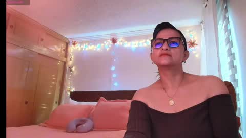 Snapshot of isabeel_sofia01 chatting on 05.17.26 Isabeel Sofia online show from 05.17.26