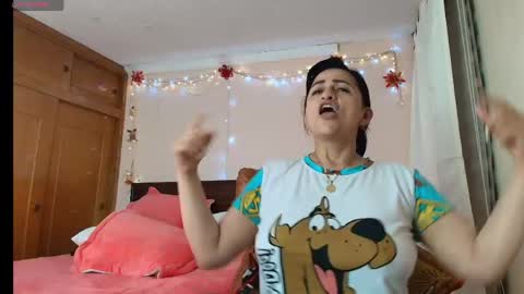 Snapshot of isabeel_sofia01 chatting on 05.17.26 Isabeel Sofia online show from 05.17.26