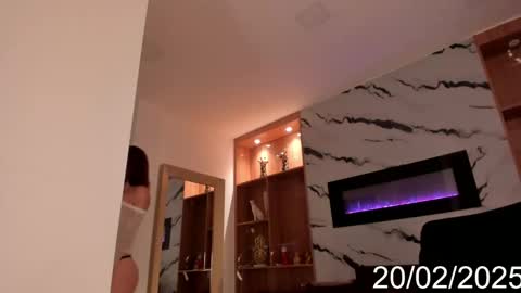 Snapshot of isabel_escorcia chatting on 02.20.25 Isabel online show from 02.20.25