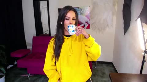 Snapshot of isabel_lopez_ chatting on 11.27.25 isabel online show from 11.27.25