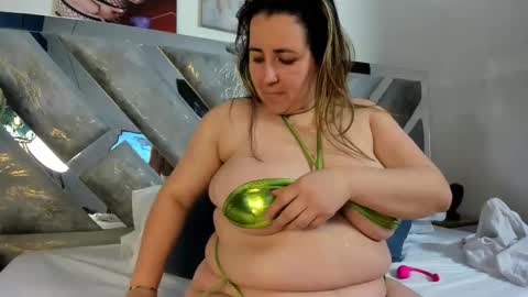 Mommy Isa online show from 01.16.26