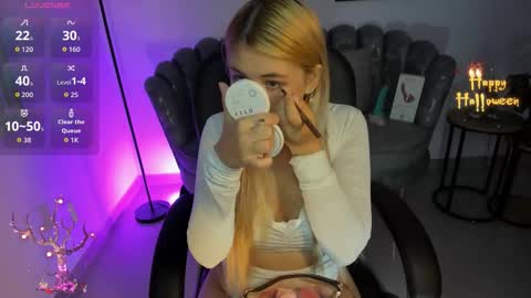 isabela romano online show from 10.15.25