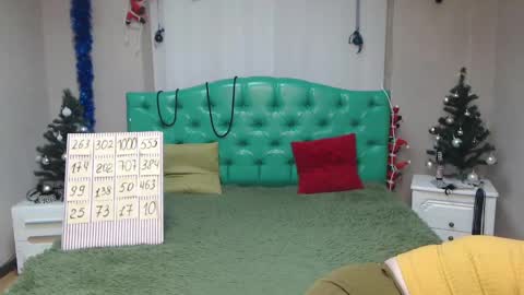 IsabelBlackberry online show from 01.12.25