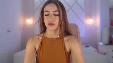 Snapshot of isabella__shine chatting on 09.29.25 Isa online show from 09.29.25