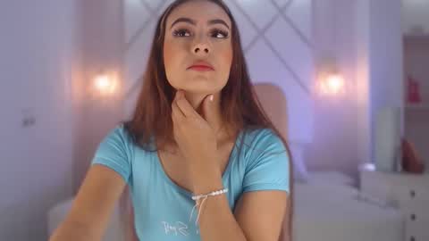 Snapshot of isabella__shine chatting on 10.06.25 Isa online show from 10.06.25