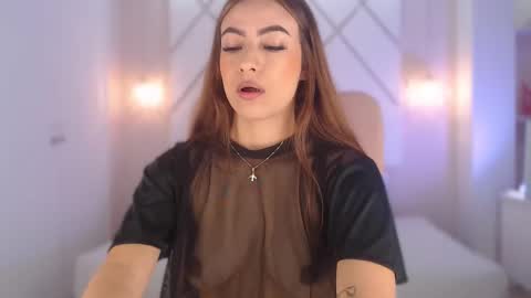 Snapshot of isabella__shine chatting on 10.14.25 Isa online show from 10.14.25