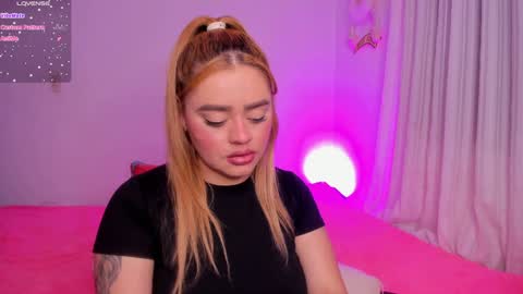 Isabella Arias online show from 01.06.25