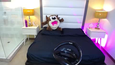 Snapshot of isabella_cherry_ chatting on 10.12.25 Isa Online 11pm to 5am Colombia time online show from 10.12.25