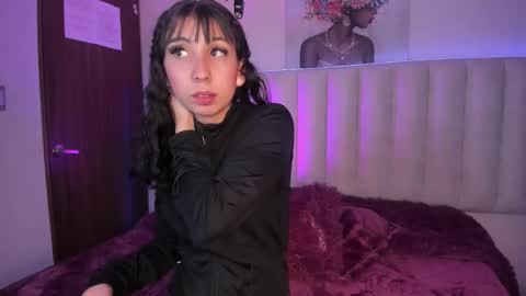 isabella_crofts online show from 12.19.25