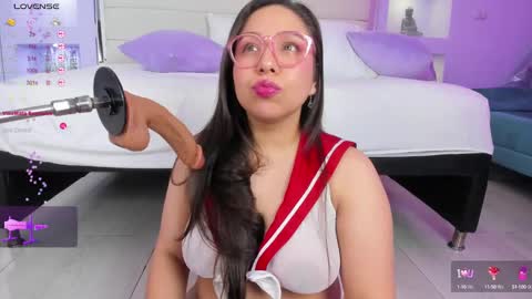 Snapshot of isabella_daniell chatting on 02.12.25 Isa online show from 02.12.25