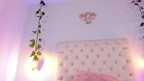 Snapshot of isabella_flowerss chatting on 01.16.25 online show from 01.16.25