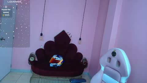Snapshot of isabella_mendez_1 chatting on 05.20.26 Isa online show from 05.20.26