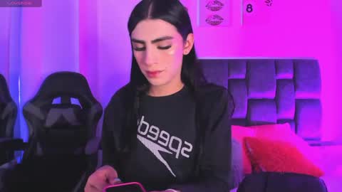 Snapshot of isabella_moon9 chatting on 04.19.26 Isabella Moon9 online show from 04.19.26