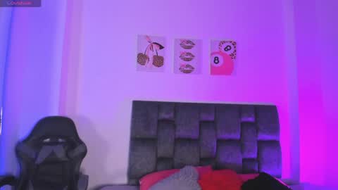 Snapshot of isabella_moon9 chatting on 04.23.26 Isabella Moon9 online show from 04.23.26