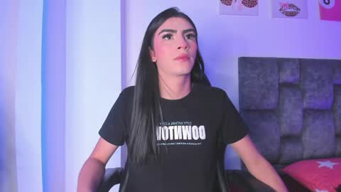 Snapshot of isabella_moon9 chatting on 05.25.26 Isabella Moon9 online show from 05.25.26
