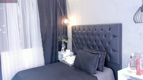 Isabella Nowa online show from 03.24.26