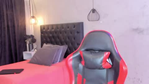 Isabella Nowa online show from 04.22.26