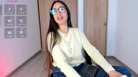 Snapshot of isabella_ospina chatting on 05.27.26 isabella_ospina online show from 05.27.26