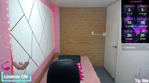 isabella_roseee online show from 10.29.25