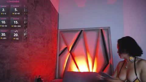 Snapshot of isabella_rosssi1 chatting on 11.11.25 isabella_rosssi1 online show from 11.11.25