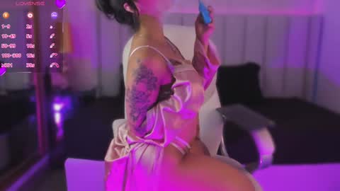 Isa  online show from 02.21.25