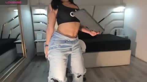 Isa  online show from 11.28.25